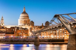 St Paul’s Cathedral at night